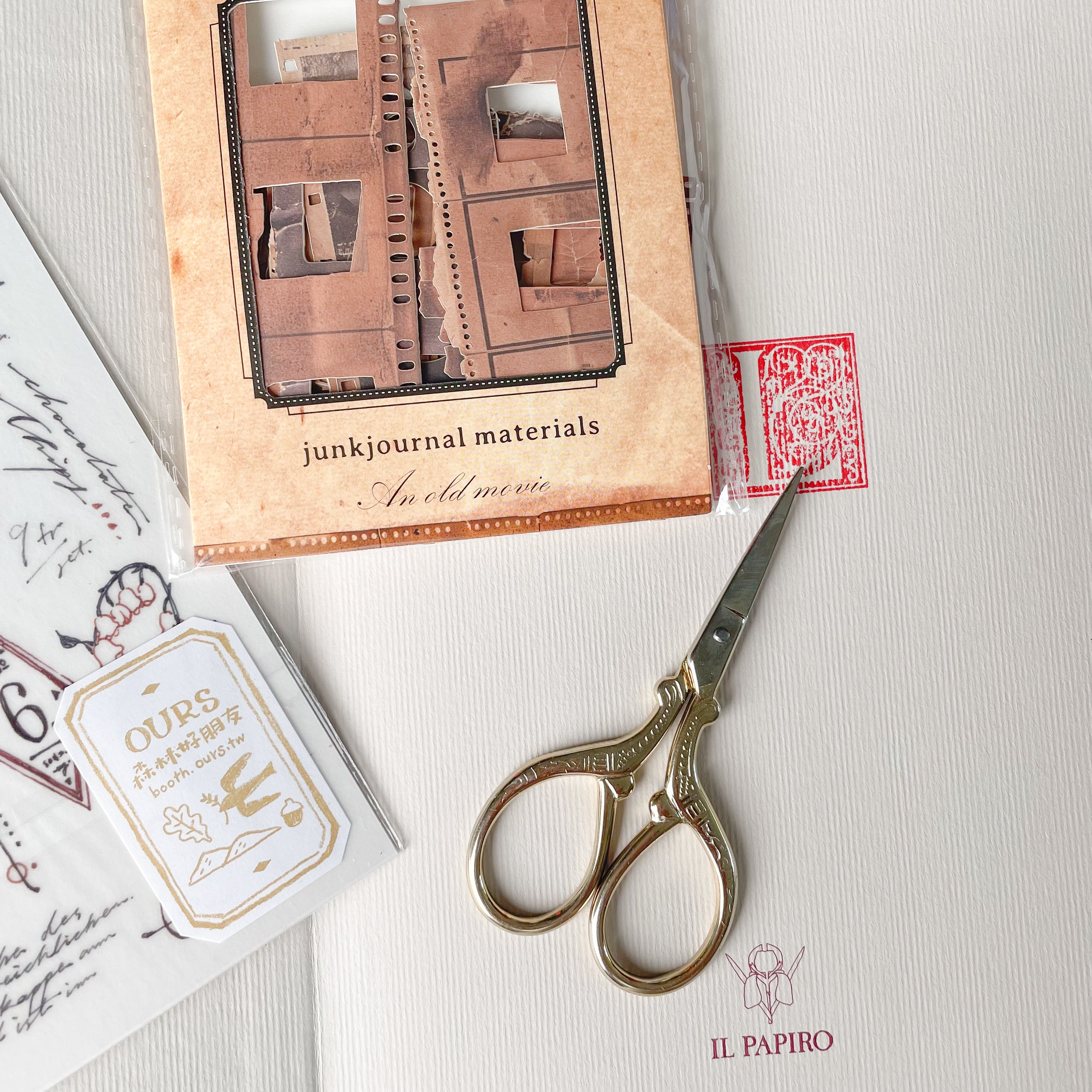 Antique Style Scissor Mini Gold