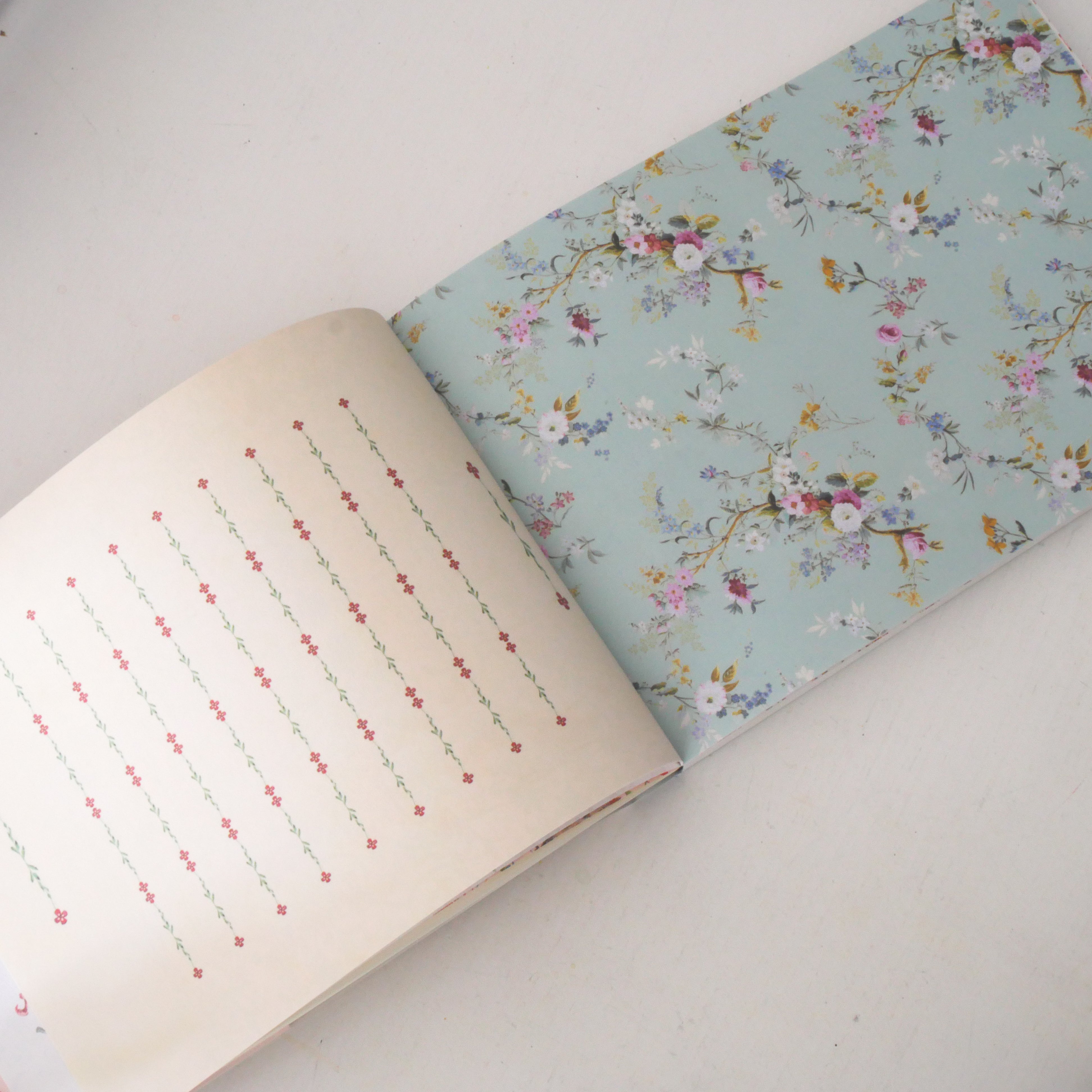 100 Papers with Classical Floral Patterns